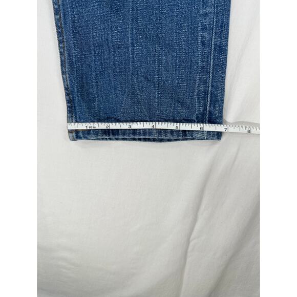 Abercrombie & Fitch Ultra High Rise 90s Slim Straight Jeans in a med blue wash - Picture 3 of 7